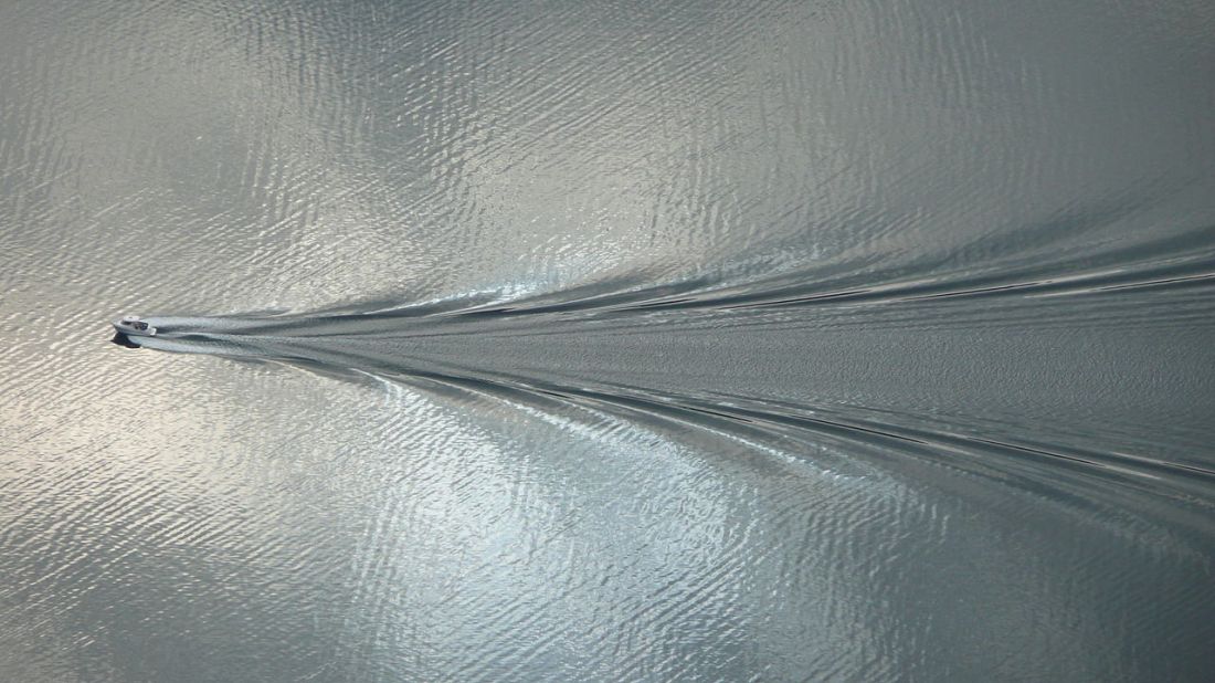 Wake of a boat in the Lyse fjord, Norway [Image Wikimedia]. 