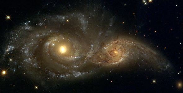When galaxies merge, their central black holes will combine, generating gravitational waves. (NGC 2207 and IC 21634) [NASA, ESA and Hubble Heritage Team].